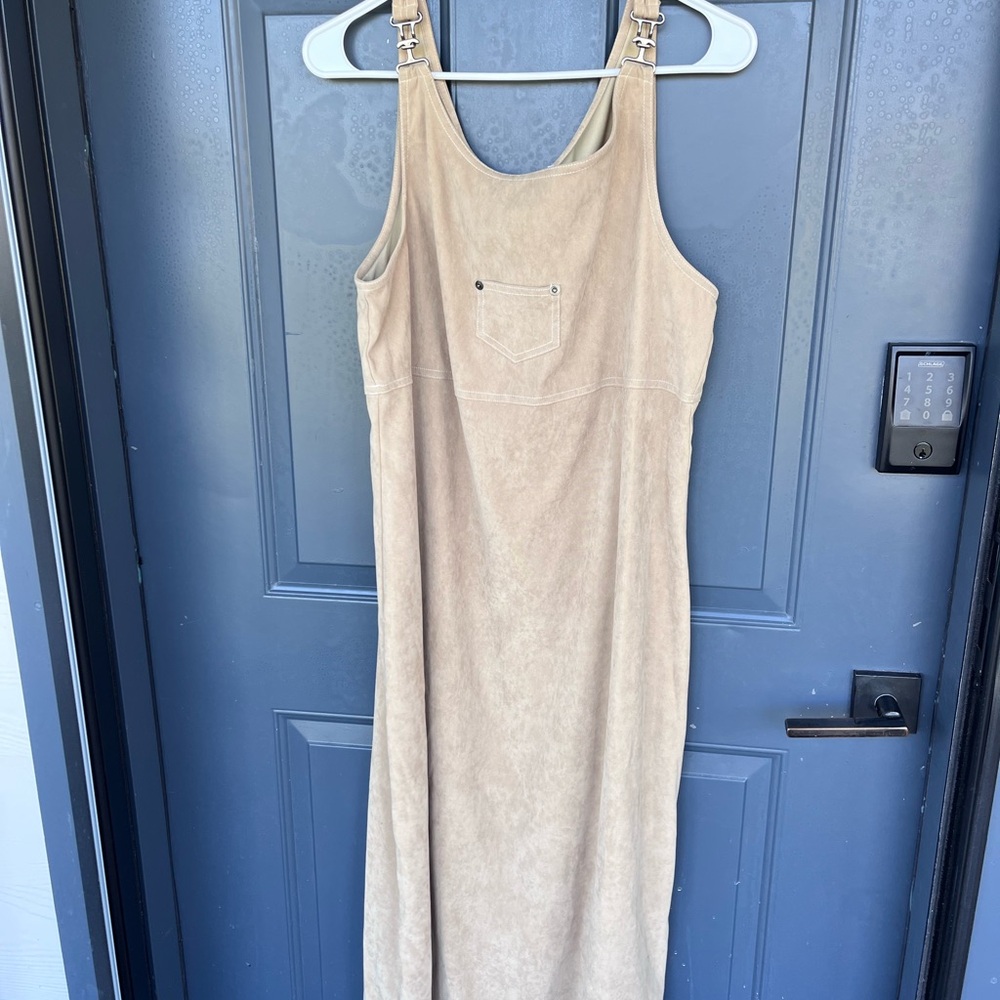 CDC Beige Top with Logo Neck Tag